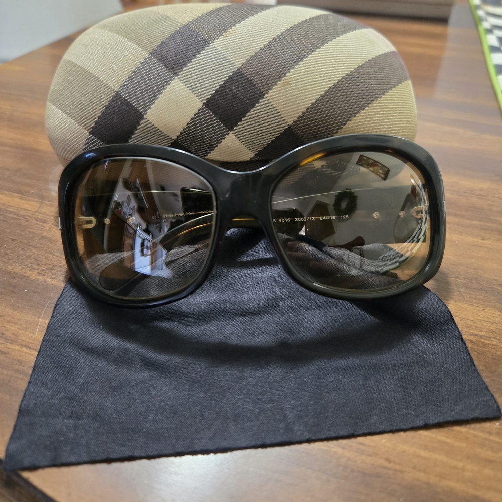 Burberry Black Rectangular Glasses with Glossy Finish